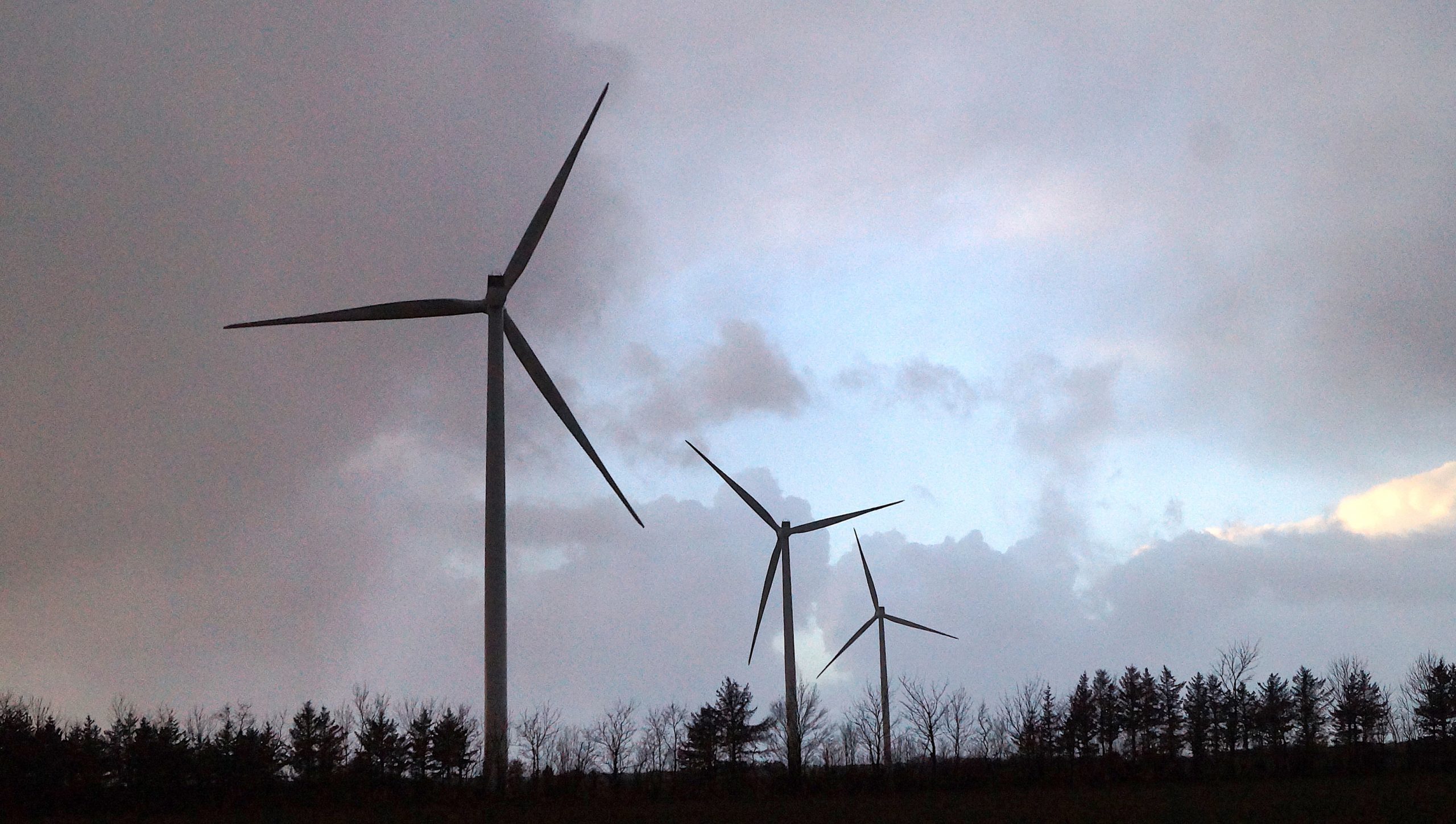 Møllemodstander beklager sig over vindmøller, der står stille Viden om vind